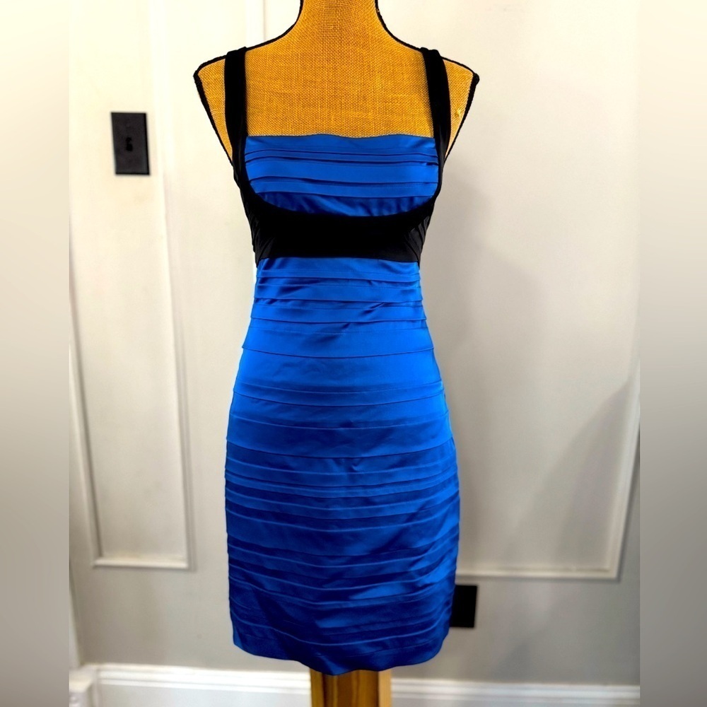 Elegant Women's BCBG Maxazria Blue‎ and Black Cocktail Dress Size 06 Slim fit